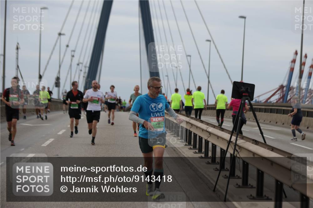 03.10.2025 - Köhlbrandbrückenlauf Jannik Wohlers http://msf.ph/oto/9143418 03.10.2025 15:44:45 Position 1 7283 meine-sportfotos.de