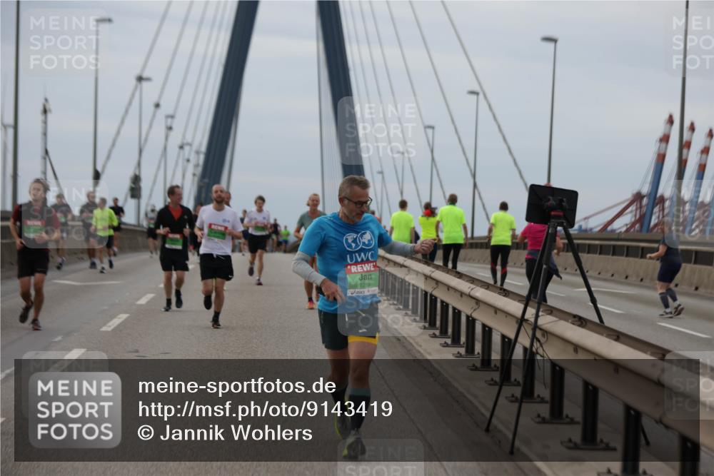 03.10.2025 - Köhlbrandbrückenlauf Jannik Wohlers http://msf.ph/oto/9143419 03.10.2025 15:44:45 Position 1 7283 meine-sportfotos.de