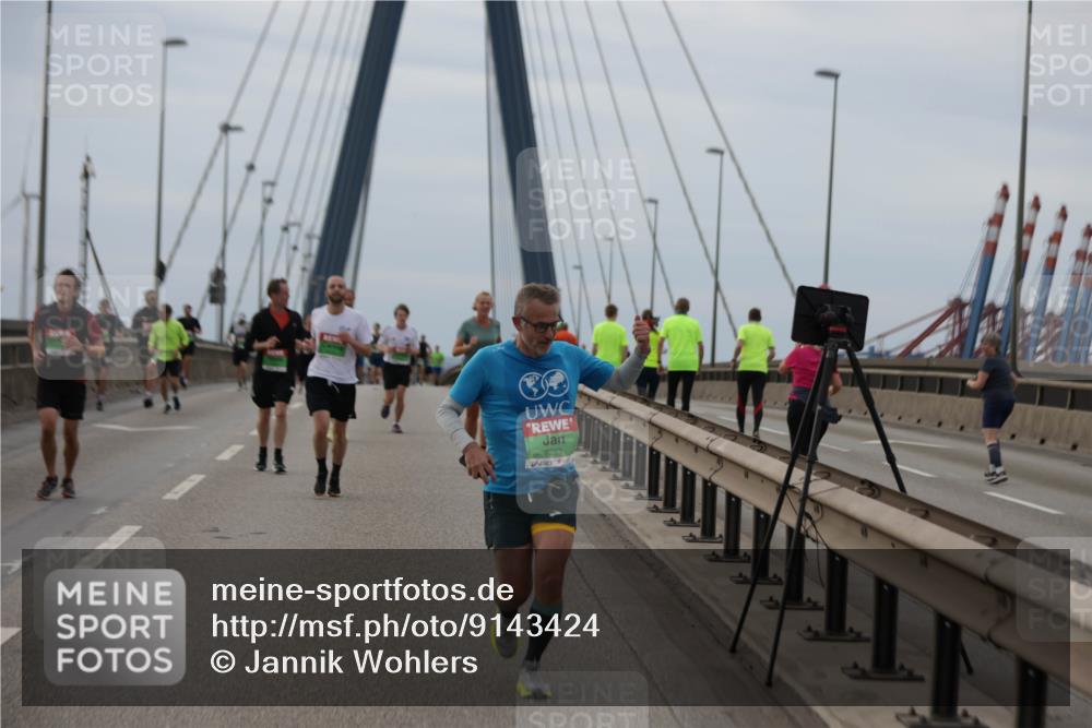 03.10.2025 - Köhlbrandbrückenlauf Jannik Wohlers http://msf.ph/oto/9143424 03.10.2025 15:44:45 Position 1 7283 meine-sportfotos.de