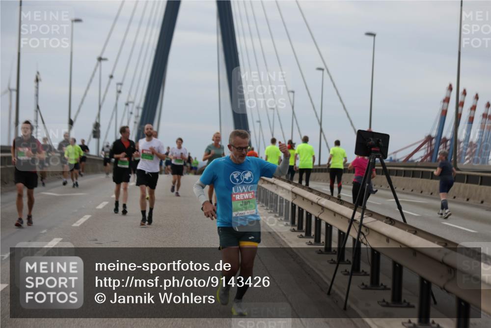 03.10.2025 - Köhlbrandbrückenlauf Jannik Wohlers http://msf.ph/oto/9143426 03.10.2025 15:44:45 Position 1 7283 meine-sportfotos.de
