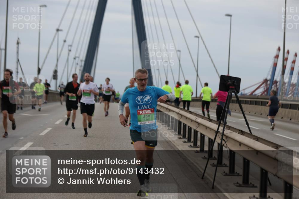 03.10.2025 - Köhlbrandbrückenlauf Jannik Wohlers http://msf.ph/oto/9143432 03.10.2025 15:44:45 Position 1 7283 meine-sportfotos.de