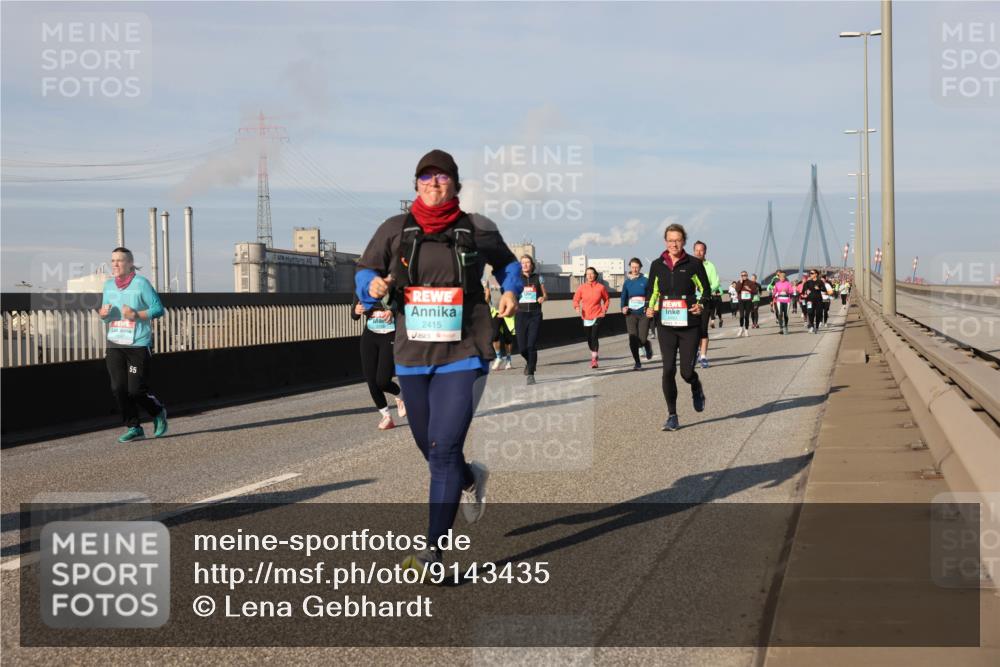 03.10.2025 - Köhlbrandbrückenlauf Lena Gebhardt http://msf.ph/oto/9143435 03.10.2025 10:01:18 Position 2 55, 2415 meine-sportfotos.de