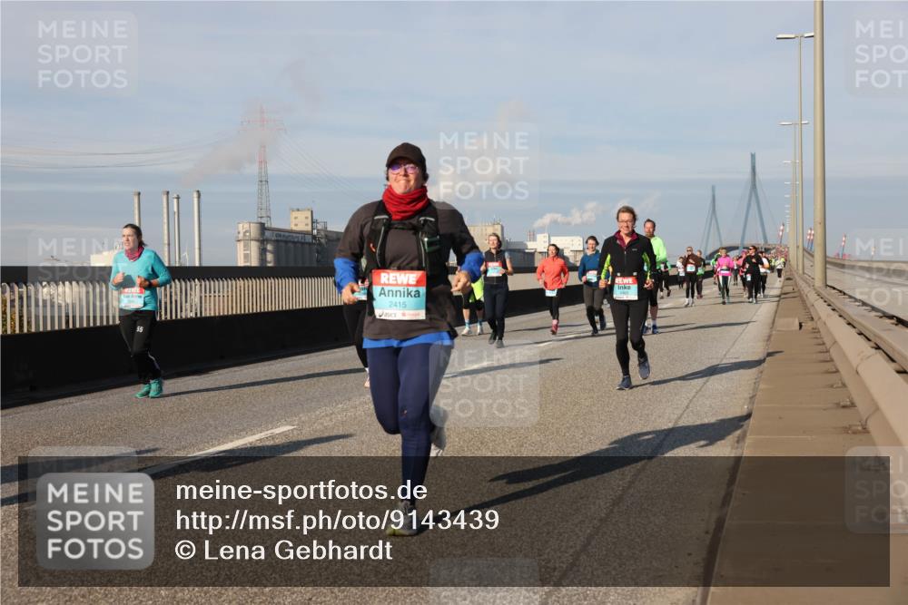 03.10.2025 - Köhlbrandbrückenlauf Lena Gebhardt http://msf.ph/oto/9143439 03.10.2025 10:01:18 Position 2 55, 2415, 1463 meine-sportfotos.de
