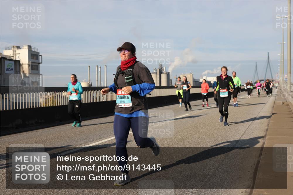 03.10.2025 - Köhlbrandbrückenlauf Lena Gebhardt http://msf.ph/oto/9143445 03.10.2025 10:01:18 Position 2 2415 meine-sportfotos.de