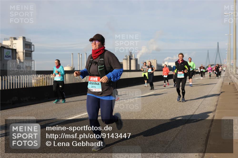 03.10.2025 - Köhlbrandbrückenlauf Lena Gebhardt http://msf.ph/oto/9143447 03.10.2025 10:01:18 Position 2 2415 meine-sportfotos.de
