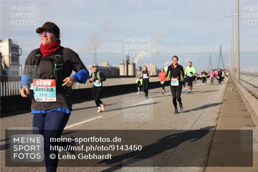 03.10.2025 - Köhlbrandbrückenlauf Lena Gebhardt http://msf.ph/oto/9143450 03.10.2025 10:01:18 Position 2 2415 meine-sportfotos.de
