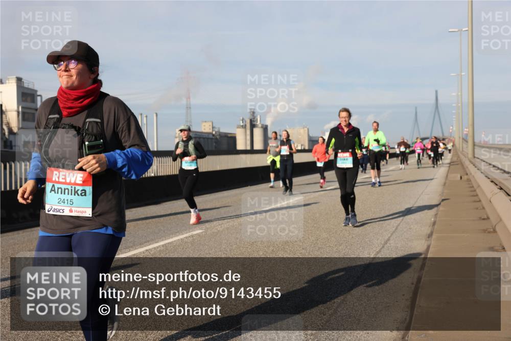 03.10.2025 - Köhlbrandbrückenlauf Lena Gebhardt http://msf.ph/oto/9143455 03.10.2025 10:01:19 Position 2 2415 meine-sportfotos.de