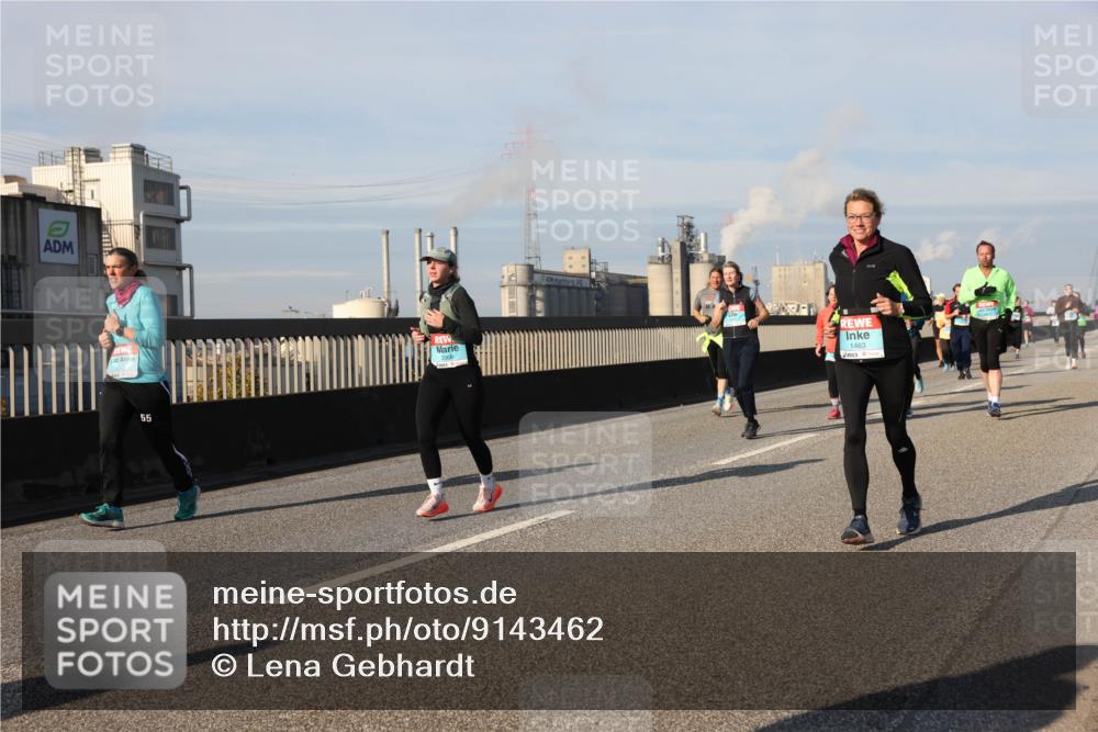 03.10.2025 - Köhlbrandbrückenlauf Lena Gebhardt http://msf.ph/oto/9143462 03.10.2025 10:01:19 Position 2 55, 1463 meine-sportfotos.de