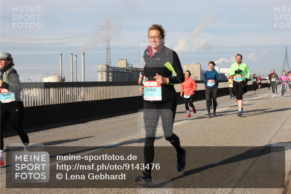 03.10.2025 - Köhlbrandbrückenlauf Lena Gebhardt http://msf.ph/oto/9143476 03.10.2025 10:01:20 Position 2 2068, 1463 meine-sportfotos.de