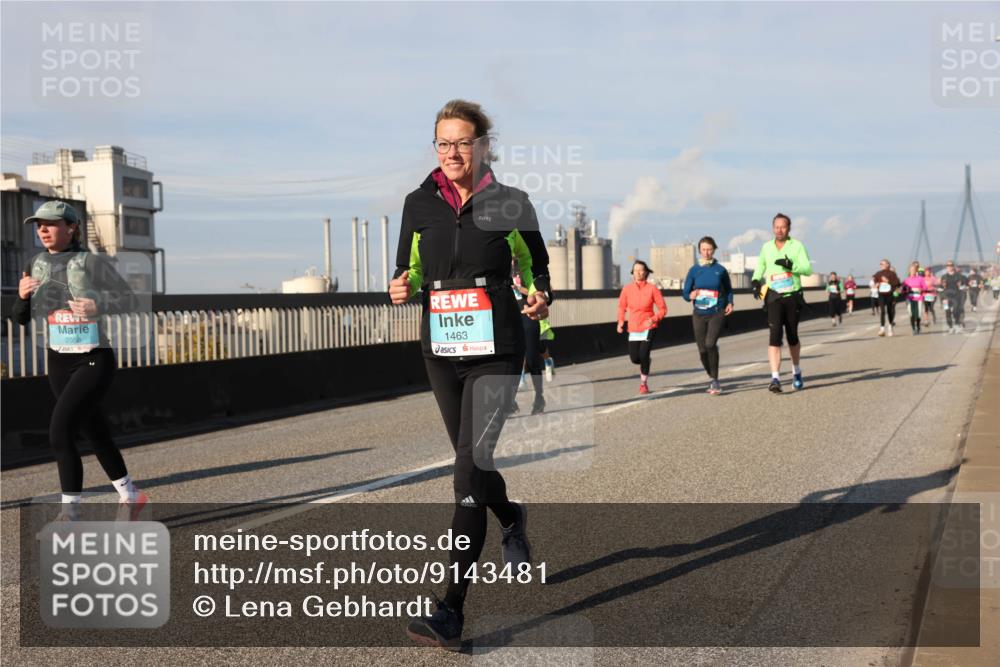 03.10.2025 - Köhlbrandbrückenlauf Lena Gebhardt http://msf.ph/oto/9143481 03.10.2025 10:01:20 Position 2 1463 meine-sportfotos.de