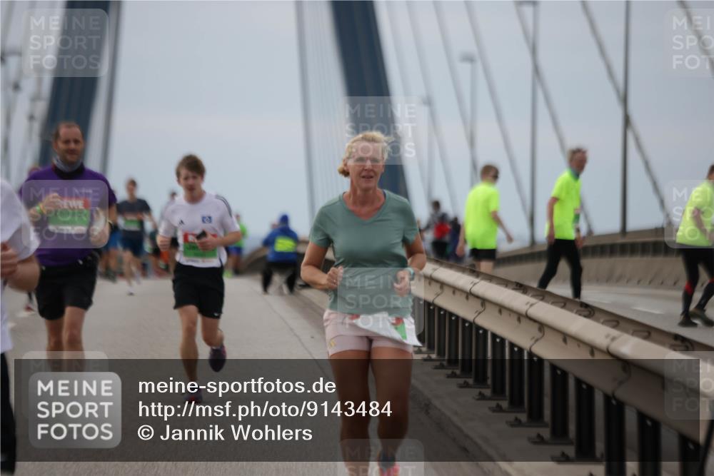 03.10.2025 - Köhlbrandbrückenlauf Jannik Wohlers http://msf.ph/oto/9143484 03.10.2025 15:44:49 Position 1  meine-sportfotos.de