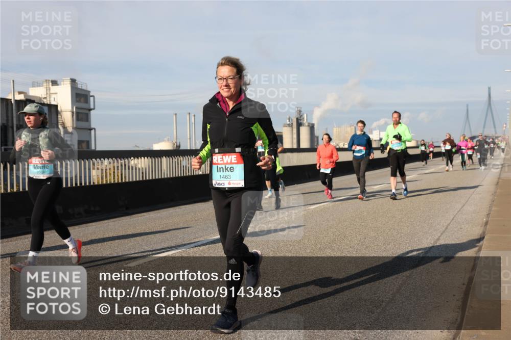 03.10.2025 - Köhlbrandbrückenlauf Lena Gebhardt http://msf.ph/oto/9143485 03.10.2025 10:01:20 Position 2 2068, 1463 meine-sportfotos.de