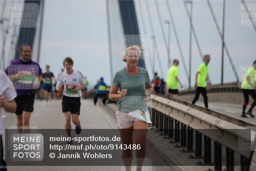 03.10.2025 - Köhlbrandbrückenlauf Jannik Wohlers http://msf.ph/oto/9143486 03.10.2025 15:44:49 Position 1  meine-sportfotos.de