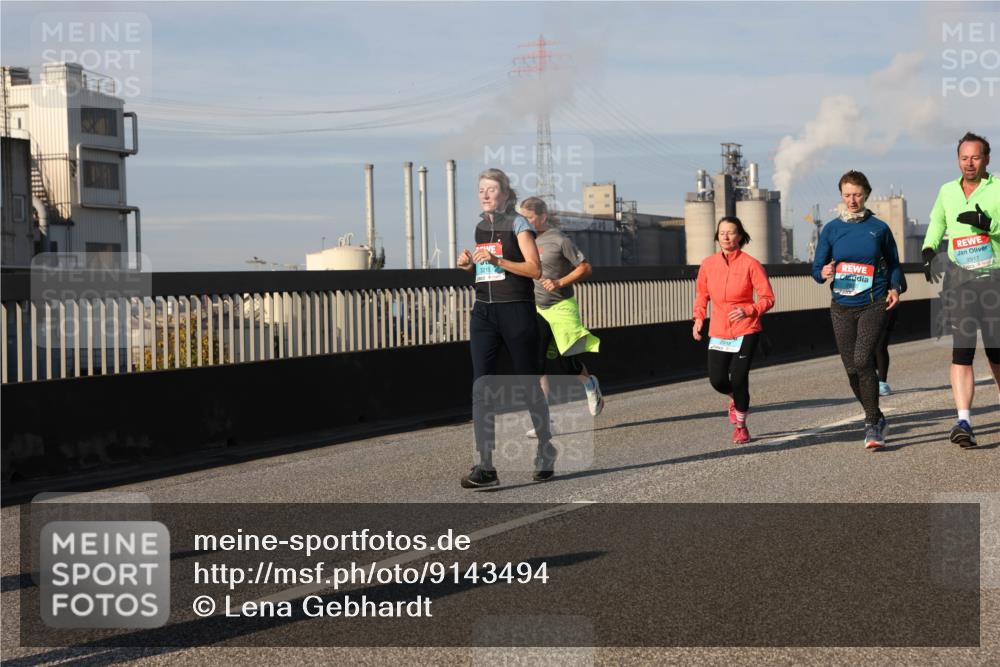 03.10.2025 - Köhlbrandbrückenlauf Lena Gebhardt http://msf.ph/oto/9143494 03.10.2025 10:01:21 Position 2 3215, 2917 meine-sportfotos.de