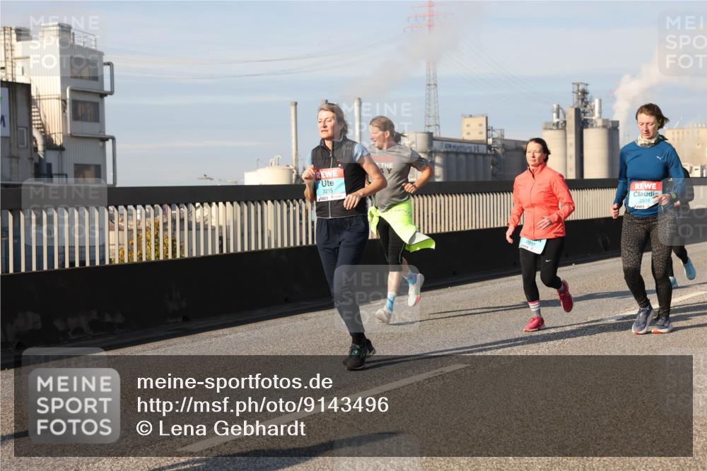 03.10.2025 - Köhlbrandbrückenlauf Lena Gebhardt http://msf.ph/oto/9143496 03.10.2025 10:01:21 Position 2 3215, 2916 meine-sportfotos.de