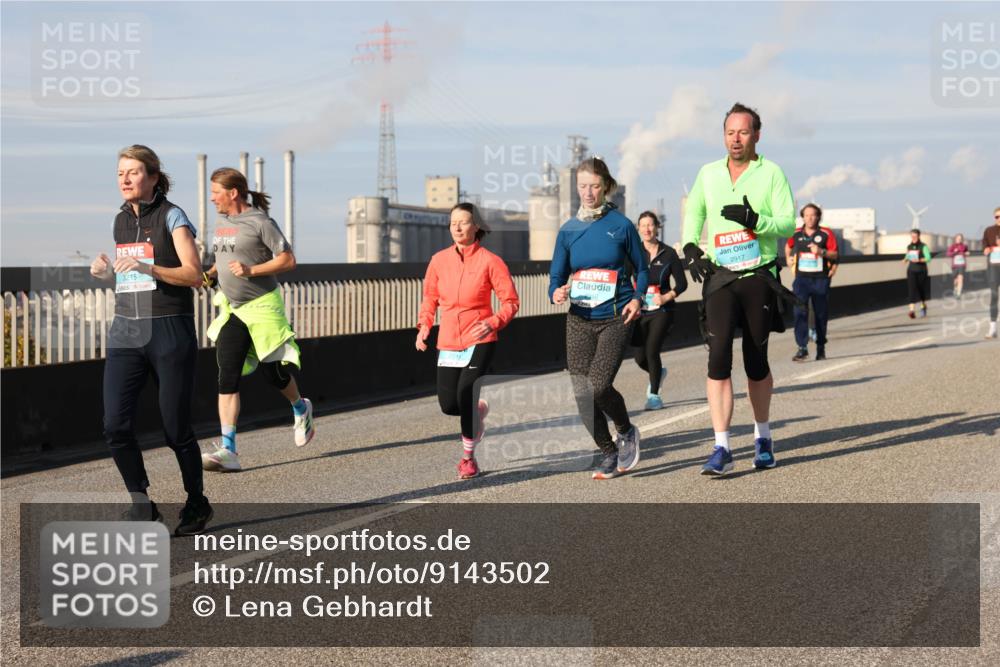 03.10.2025 - Köhlbrandbrückenlauf Lena Gebhardt http://msf.ph/oto/9143502 03.10.2025 10:01:21 Position 2 3215, 2917 meine-sportfotos.de