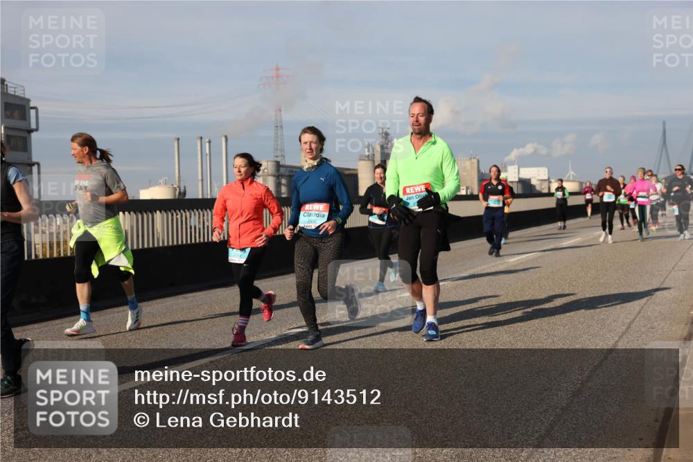 03.10.2025 - Köhlbrandbrückenlauf Lena Gebhardt http://msf.ph/oto/9143512 03.10.2025 10:01:22 Position 2 2916 meine-sportfotos.de