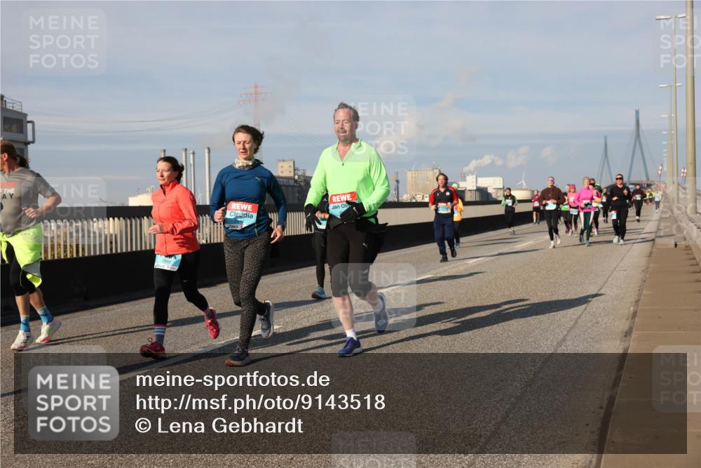 03.10.2025 - Köhlbrandbrückenlauf Lena Gebhardt http://msf.ph/oto/9143518 03.10.2025 10:01:22 Position 2  meine-sportfotos.de