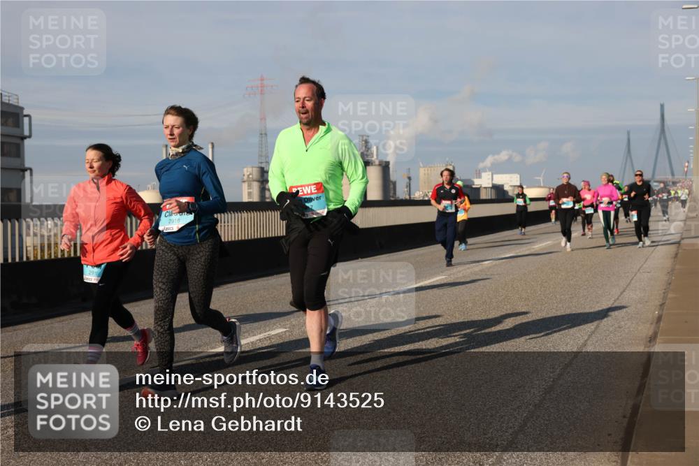 03.10.2025 - Köhlbrandbrückenlauf Lena Gebhardt http://msf.ph/oto/9143525 03.10.2025 10:01:23 Position 2 2918, 2916 meine-sportfotos.de