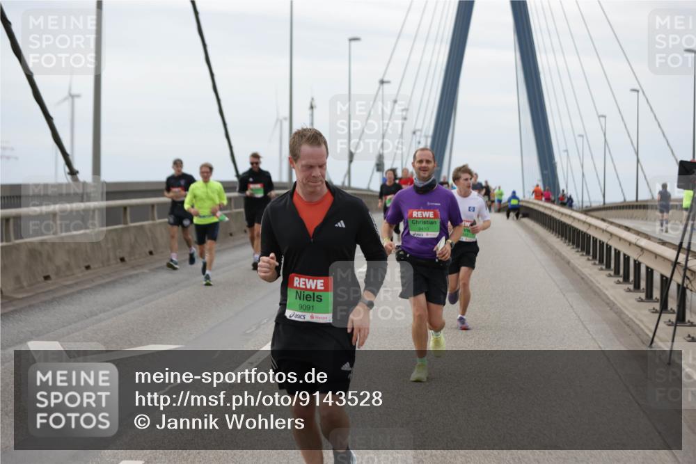 03.10.2025 - Köhlbrandbrückenlauf Jannik Wohlers http://msf.ph/oto/9143528 03.10.2025 15:44:53 Position 1 9091, 9410 meine-sportfotos.de