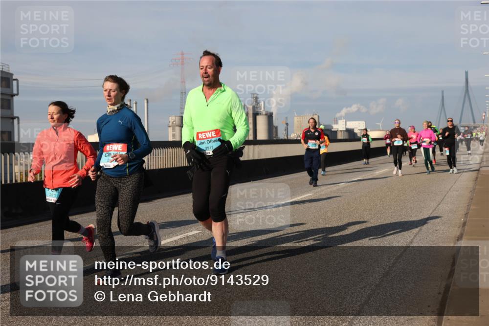 03.10.2025 - Köhlbrandbrückenlauf Lena Gebhardt http://msf.ph/oto/9143529 03.10.2025 10:01:23 Position 2 291, 29, 2917 meine-sportfotos.de