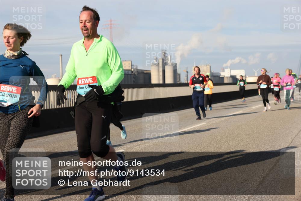 03.10.2025 - Köhlbrandbrückenlauf Lena Gebhardt http://msf.ph/oto/9143534 03.10.2025 10:01:23 Position 2 2916, 29 meine-sportfotos.de