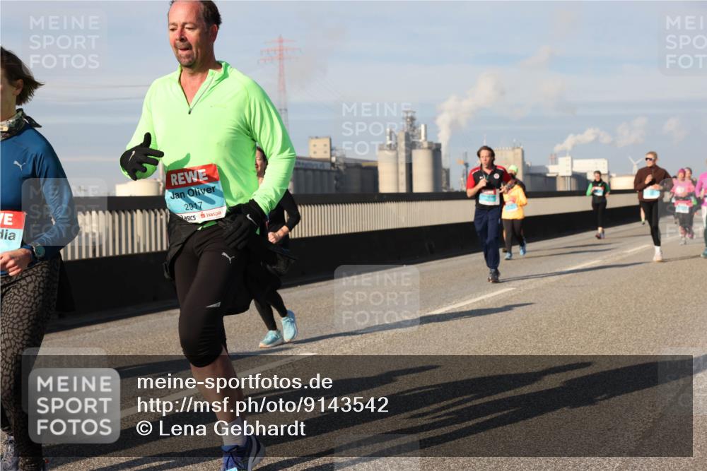 03.10.2025 - Köhlbrandbrückenlauf Lena Gebhardt http://msf.ph/oto/9143542 03.10.2025 10:01:23 Position 2 2917 meine-sportfotos.de