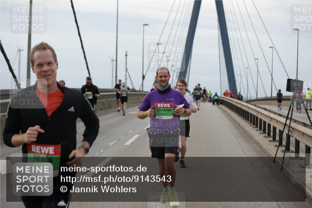 03.10.2025 - Köhlbrandbrückenlauf Jannik Wohlers http://msf.ph/oto/9143543 03.10.2025 15:44:54 Position 1 9091, 9410 meine-sportfotos.de