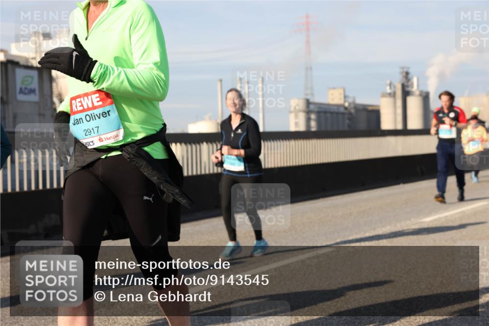 03.10.2025 - Köhlbrandbrückenlauf Lena Gebhardt http://msf.ph/oto/9143545 03.10.2025 10:01:24 Position 2 2917 meine-sportfotos.de