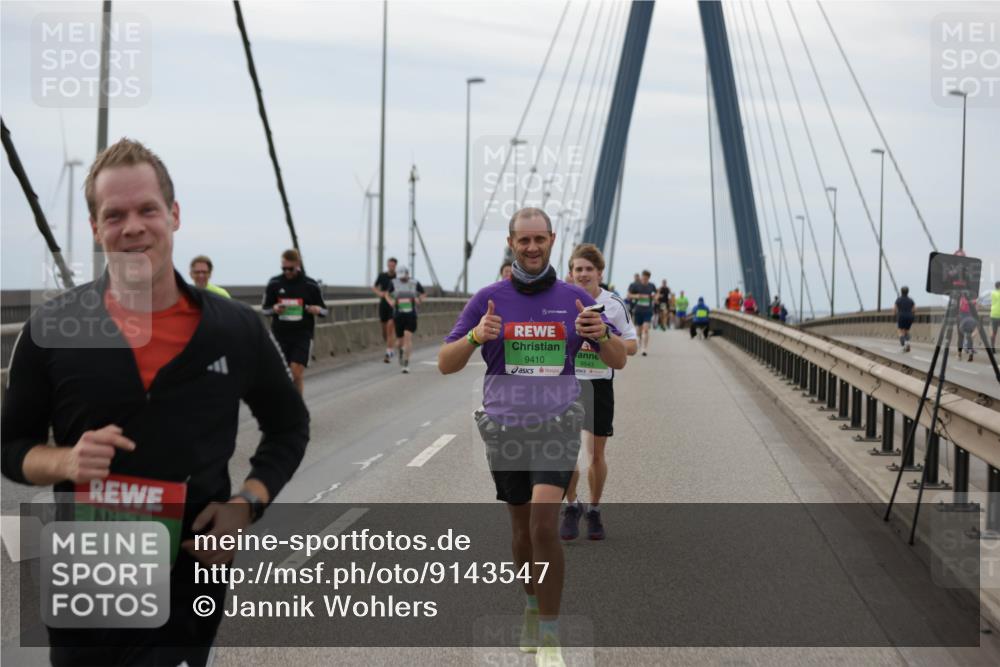 03.10.2025 - Köhlbrandbrückenlauf Jannik Wohlers http://msf.ph/oto/9143547 03.10.2025 15:44:54 Position 1 9091, 9410, 9543 meine-sportfotos.de