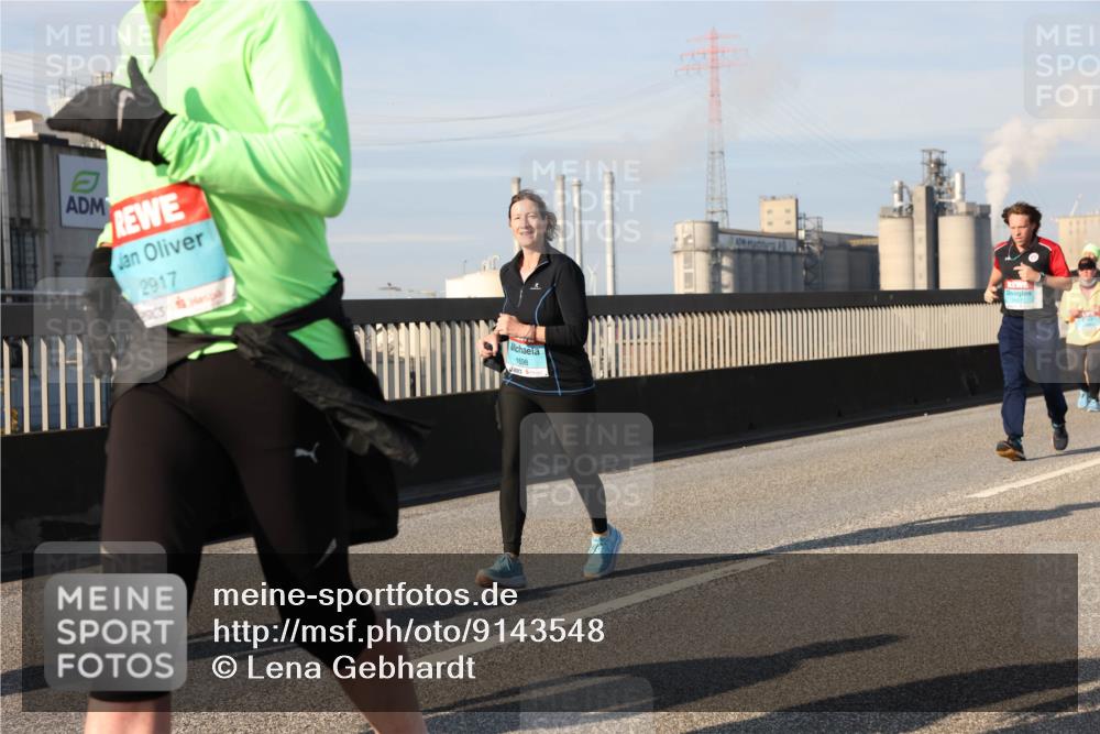 03.10.2025 - Köhlbrandbrückenlauf Lena Gebhardt http://msf.ph/oto/9143548 03.10.2025 10:01:24 Position 2 2917, 1698 meine-sportfotos.de