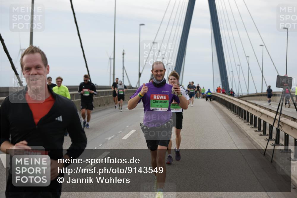 03.10.2025 - Köhlbrandbrückenlauf Jannik Wohlers http://msf.ph/oto/9143549 03.10.2025 15:44:54 Position 1 9091, 9410, 9543 meine-sportfotos.de