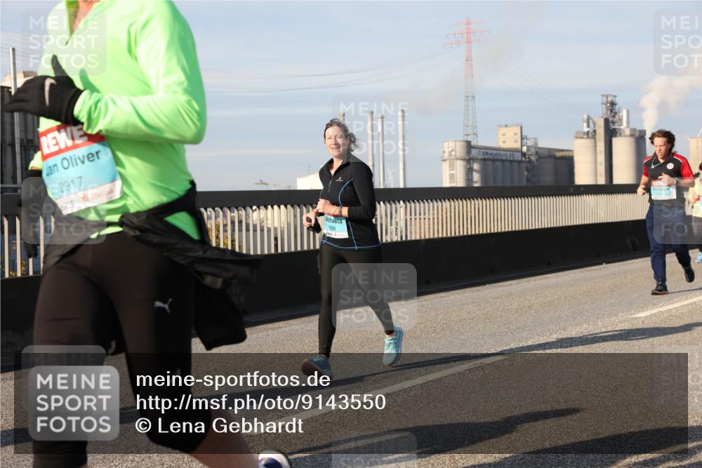 03.10.2025 - Köhlbrandbrückenlauf Lena Gebhardt http://msf.ph/oto/9143550 03.10.2025 10:01:24 Position 2 1, 2917 meine-sportfotos.de