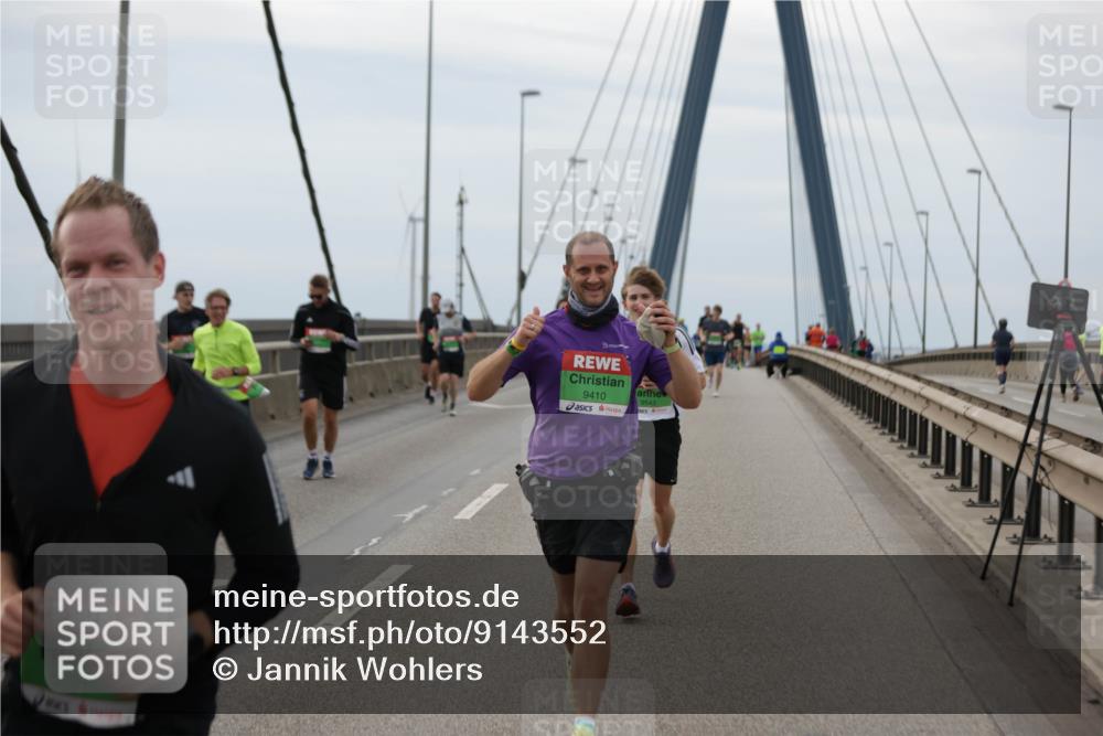 03.10.2025 - Köhlbrandbrückenlauf Jannik Wohlers http://msf.ph/oto/9143552 03.10.2025 15:44:54 Position 1 9091, 9410, 9543 meine-sportfotos.de