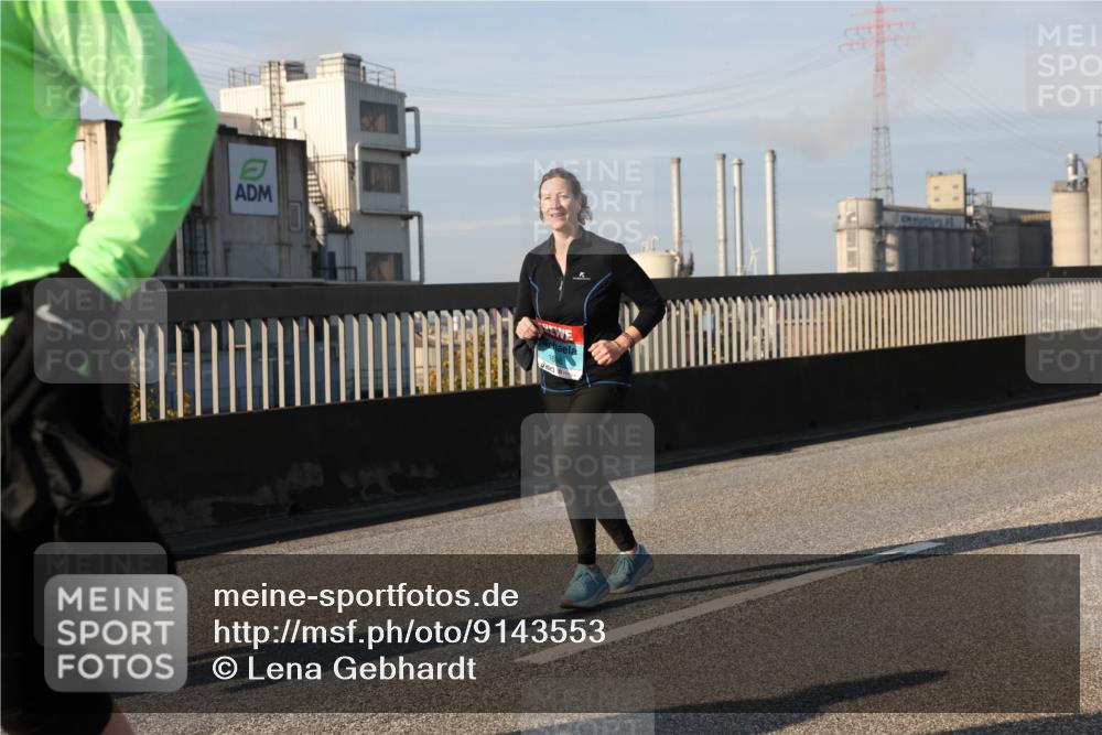 03.10.2025 - Köhlbrandbrückenlauf Lena Gebhardt http://msf.ph/oto/9143553 03.10.2025 10:01:24 Position 2  meine-sportfotos.de