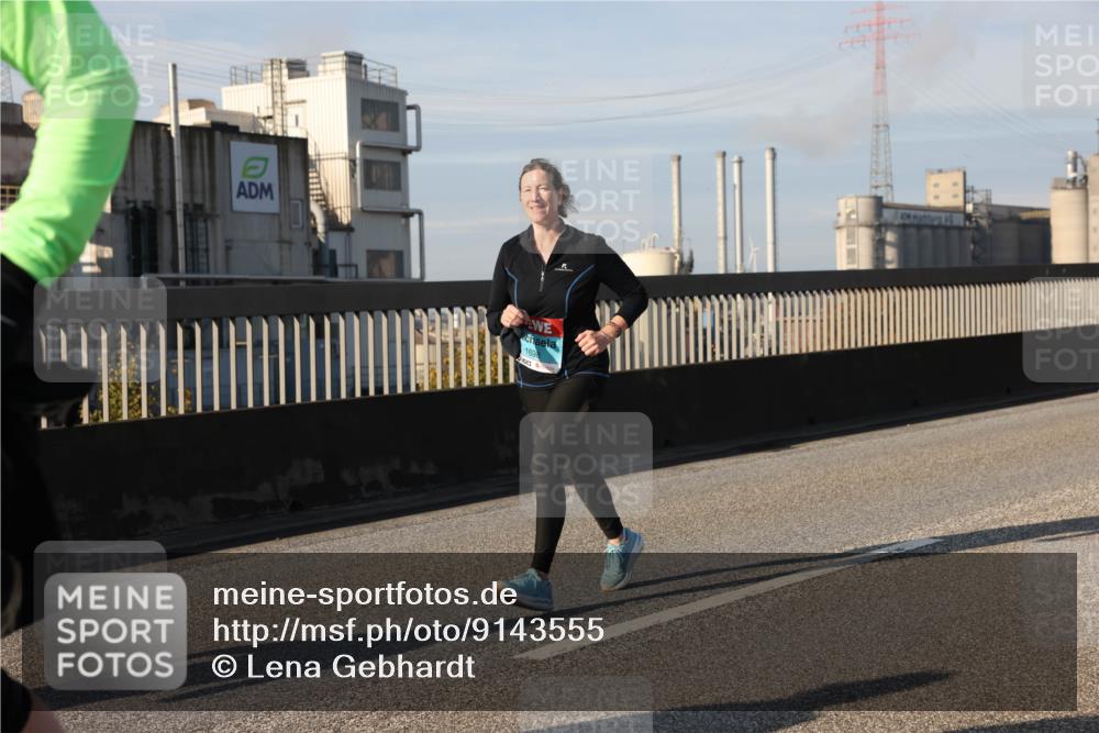 03.10.2025 - Köhlbrandbrückenlauf Lena Gebhardt http://msf.ph/oto/9143555 03.10.2025 10:01:24 Position 2  meine-sportfotos.de