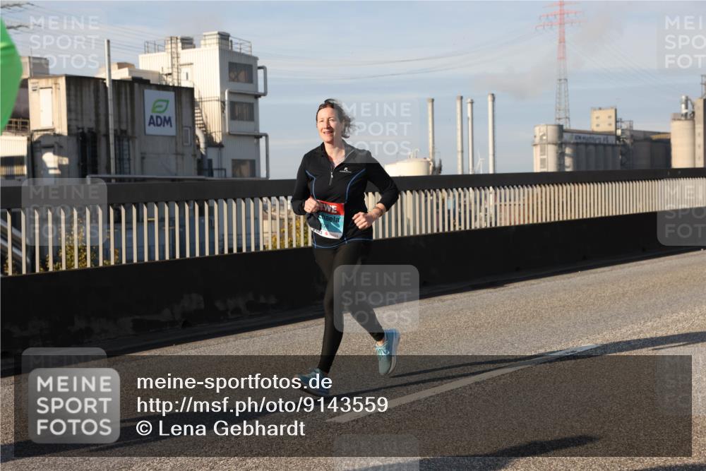 03.10.2025 - Köhlbrandbrückenlauf Lena Gebhardt http://msf.ph/oto/9143559 03.10.2025 10:01:24 Position 2  meine-sportfotos.de