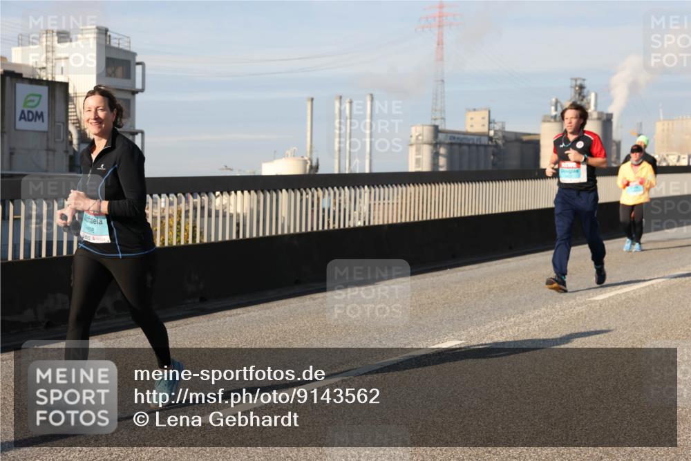 03.10.2025 - Köhlbrandbrückenlauf Lena Gebhardt http://msf.ph/oto/9143562 03.10.2025 10:01:24 Position 2 1698 meine-sportfotos.de