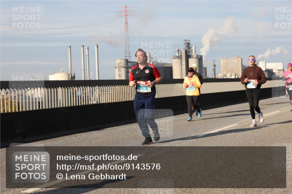 03.10.2025 - Köhlbrandbrückenlauf Lena Gebhardt http://msf.ph/oto/9143576 03.10.2025 10:01:25 Position 2 8407 meine-sportfotos.de