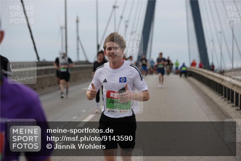 03.10.2025 - Köhlbrandbrückenlauf Jannik Wohlers http://msf.ph/oto/9143590 03.10.2025 15:44:56 Position 1 9543 meine-sportfotos.de