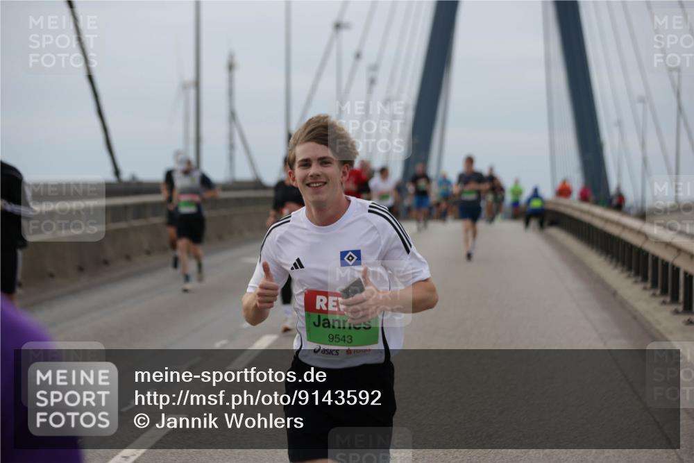 03.10.2025 - Köhlbrandbrückenlauf Jannik Wohlers http://msf.ph/oto/9143592 03.10.2025 15:44:56 Position 1 9543 meine-sportfotos.de
