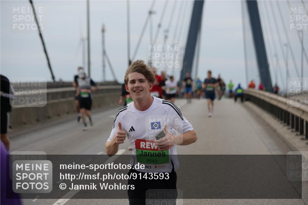03.10.2025 - Köhlbrandbrückenlauf Jannik Wohlers http://msf.ph/oto/9143593 03.10.2025 15:44:56 Position 1 9543 meine-sportfotos.de