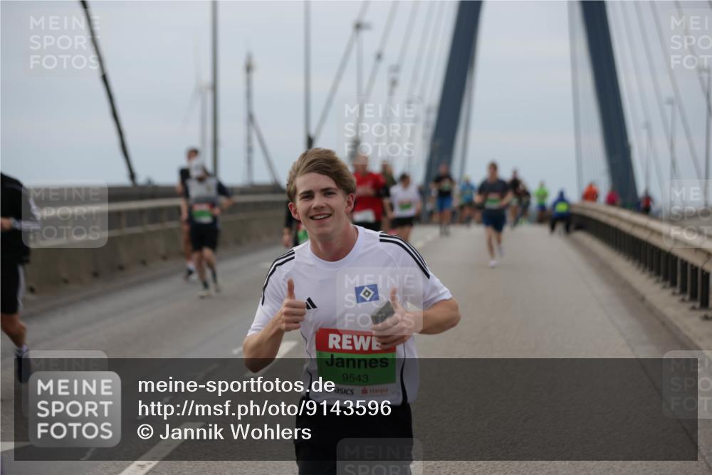 03.10.2025 - Köhlbrandbrückenlauf Jannik Wohlers http://msf.ph/oto/9143596 03.10.2025 15:44:56 Position 1 9543 meine-sportfotos.de