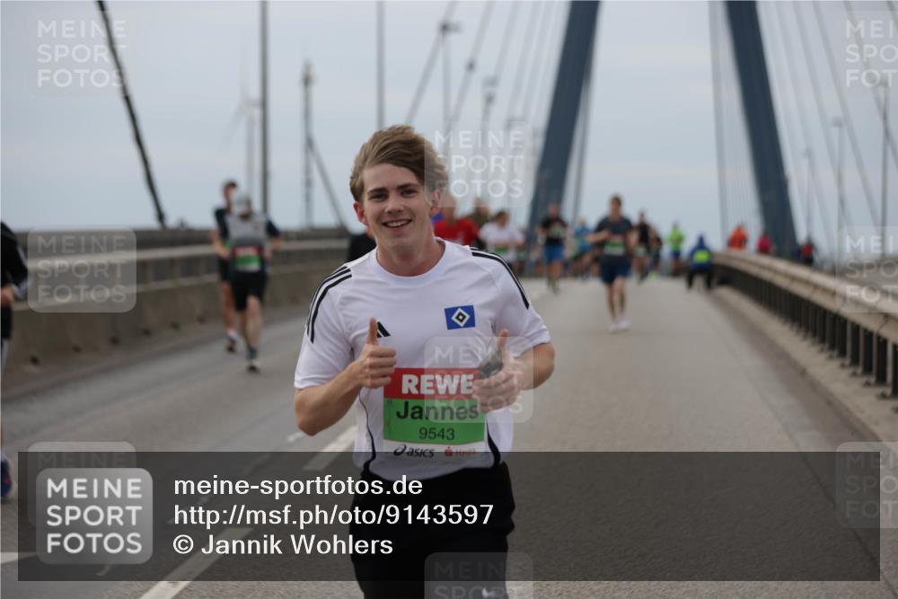03.10.2025 - Köhlbrandbrückenlauf Jannik Wohlers http://msf.ph/oto/9143597 03.10.2025 15:44:56 Position 1 9543 meine-sportfotos.de