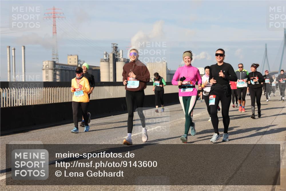 03.10.2025 - Köhlbrandbrückenlauf Lena Gebhardt http://msf.ph/oto/9143600 03.10.2025 10:01:27 Position 2  meine-sportfotos.de