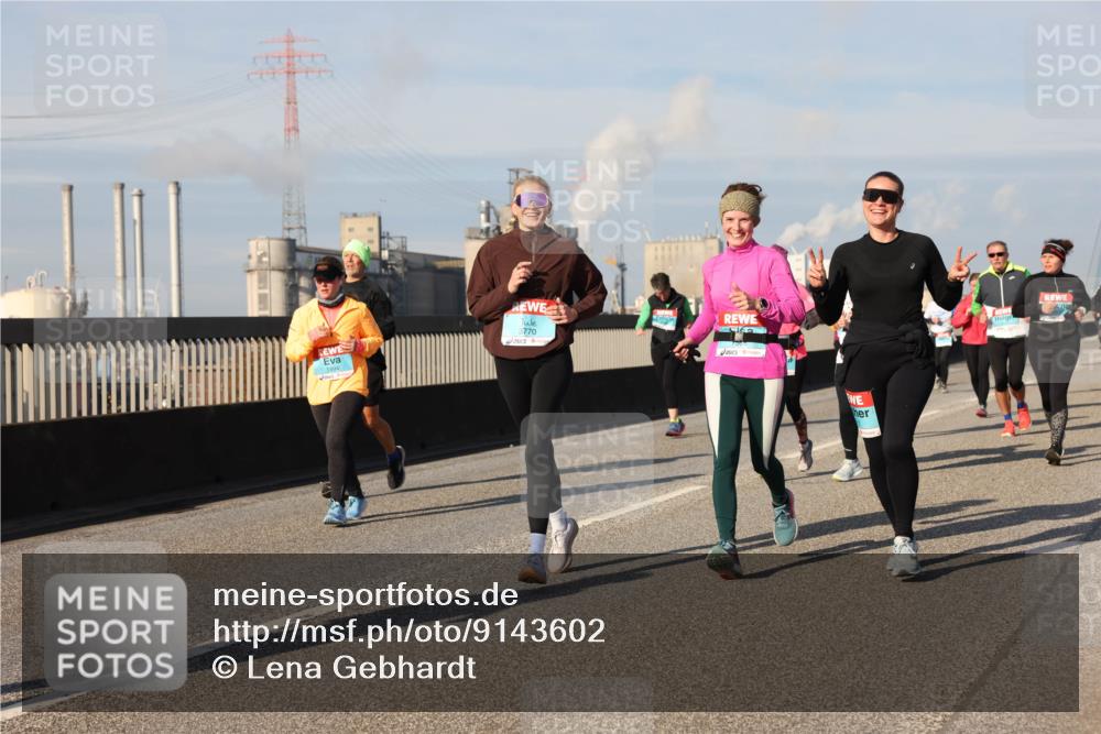 03.10.2025 - Köhlbrandbrückenlauf Lena Gebhardt http://msf.ph/oto/9143602 03.10.2025 10:01:27 Position 2 1994, 3770 meine-sportfotos.de