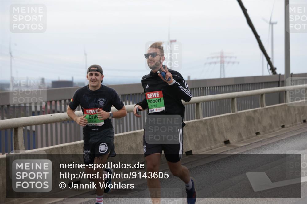 03.10.2025 - Köhlbrandbrückenlauf Jannik Wohlers http://msf.ph/oto/9143605 03.10.2025 15:44:58 Position 1 53, 7112, 1982, 1978, 9216 meine-sportfotos.de