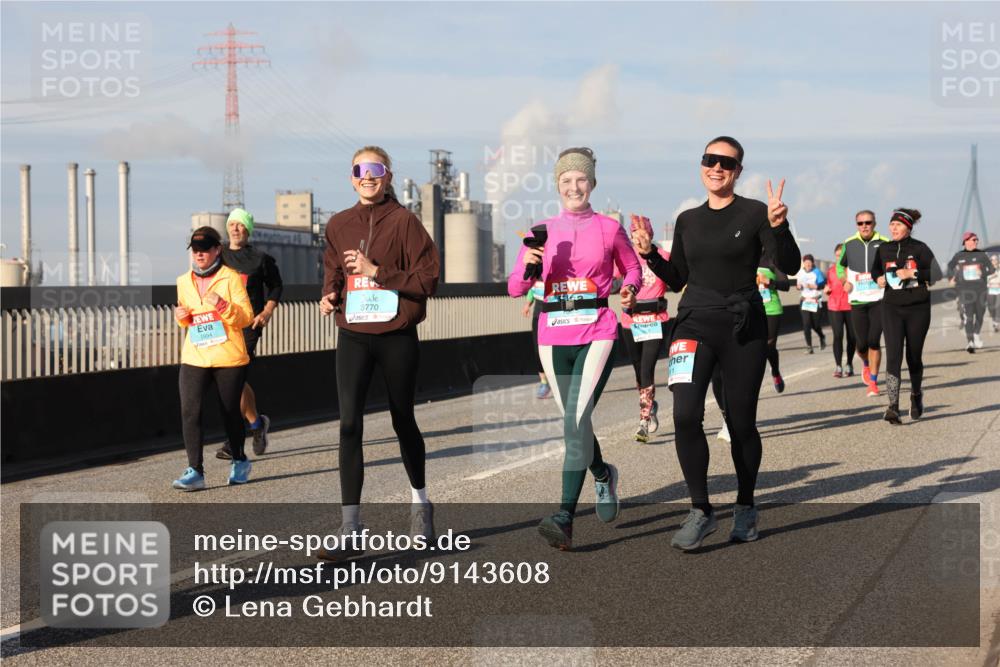 03.10.2025 - Köhlbrandbrückenlauf Lena Gebhardt http://msf.ph/oto/9143608 03.10.2025 10:01:27 Position 2 3770, 1994 meine-sportfotos.de