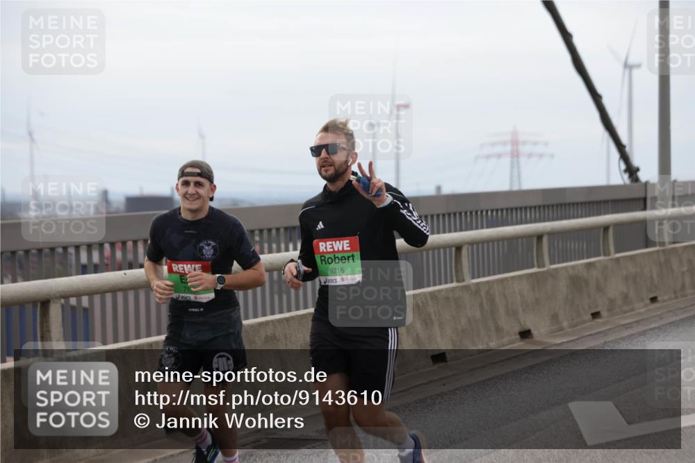 03.10.2025 - Köhlbrandbrückenlauf Jannik Wohlers http://msf.ph/oto/9143610 03.10.2025 15:44:58 Position 1 9216, 1902, 1978 meine-sportfotos.de