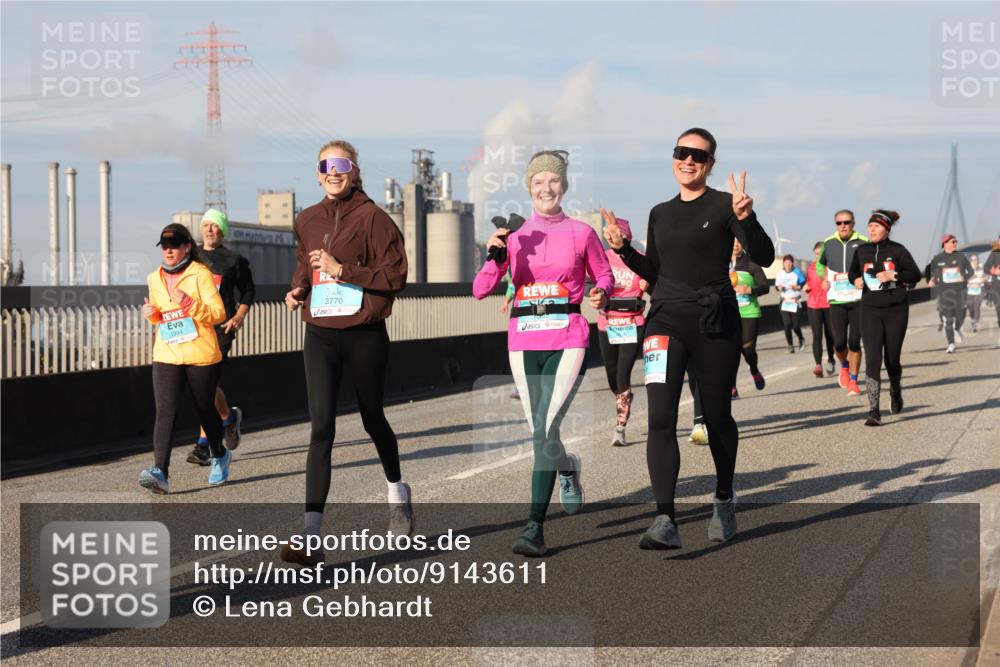 03.10.2025 - Köhlbrandbrückenlauf Lena Gebhardt http://msf.ph/oto/9143611 03.10.2025 10:01:27 Position 2 3770, 1994 meine-sportfotos.de